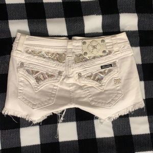Miss me, white shorts, size 26